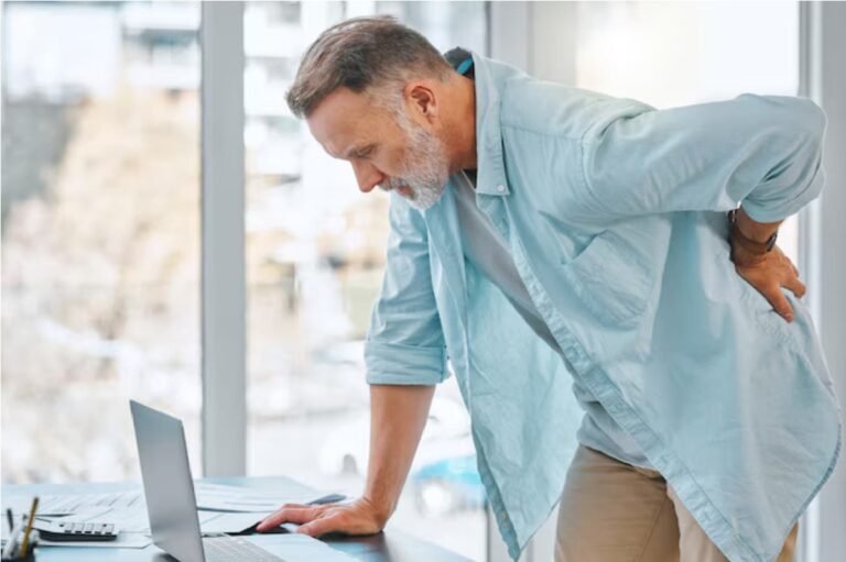 Bóle pleców – czy problem zawsze leży w kręgosłupie?